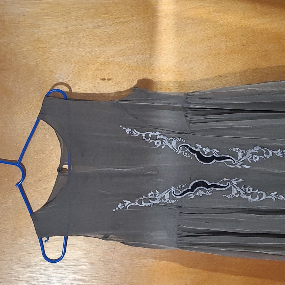 A dress,size 12 gray, Albert ferritin